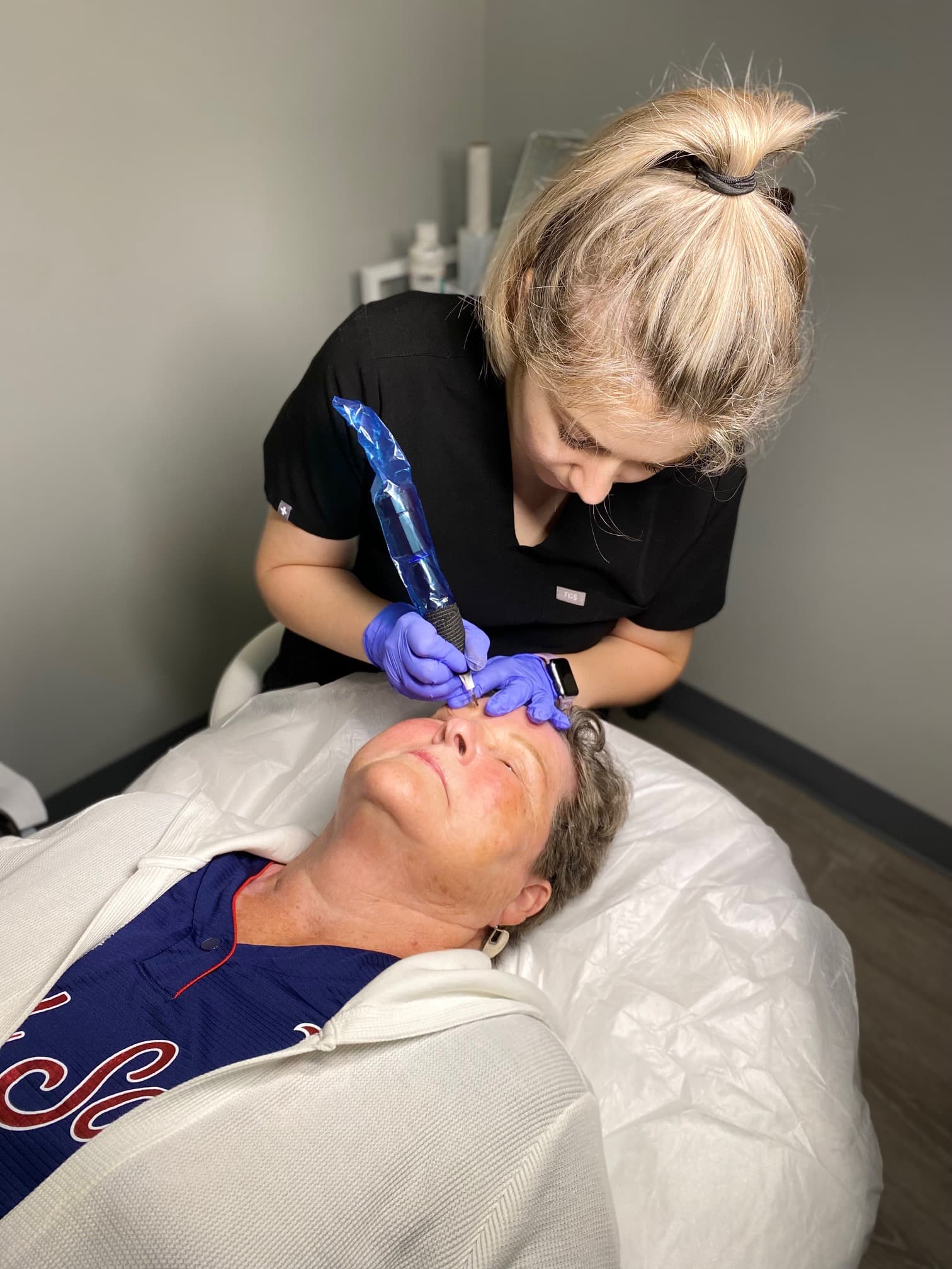 Permanent makeup treatment in Valencia before travel