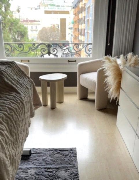 Calm English-speaking beauty studio interior in Valencia