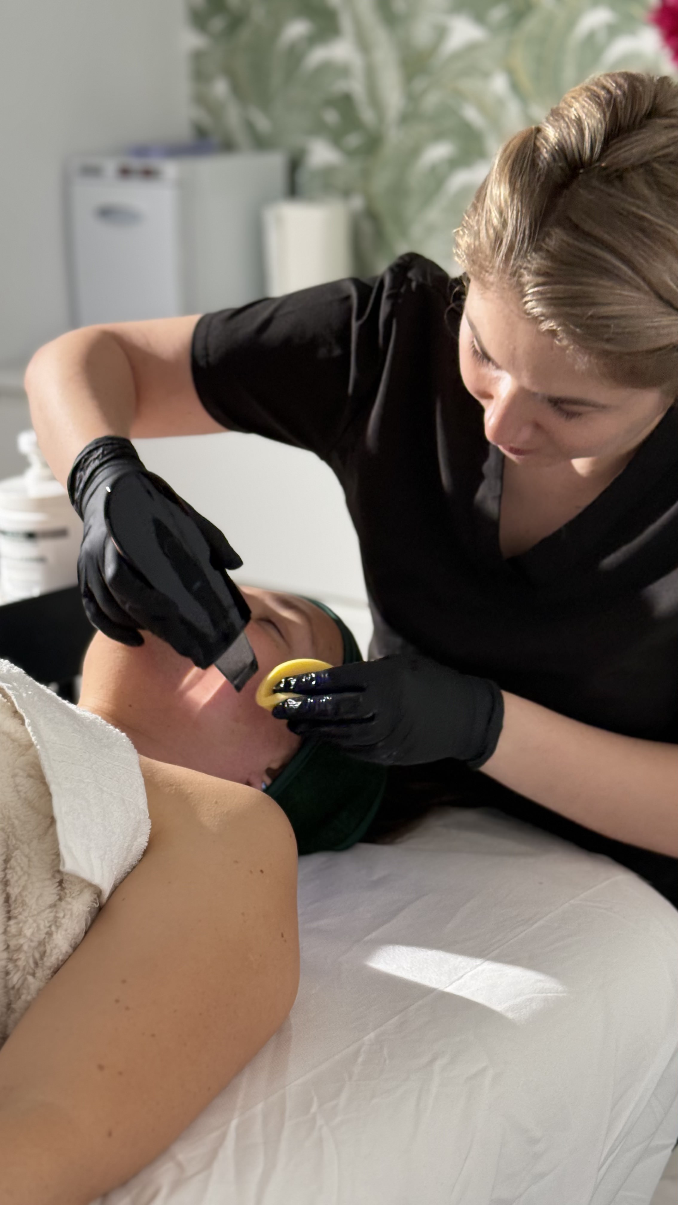 skincare treatment room for dermaplaning in Valencia