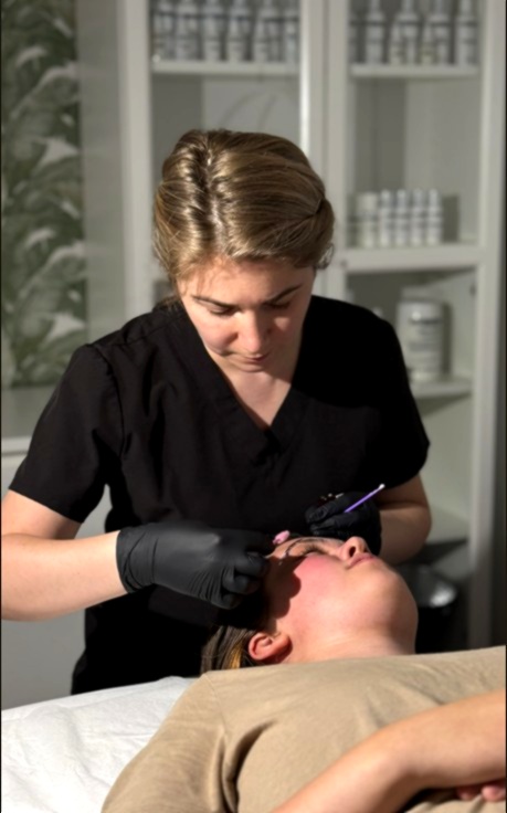 Kristina performing a beauty treatment in Valencia