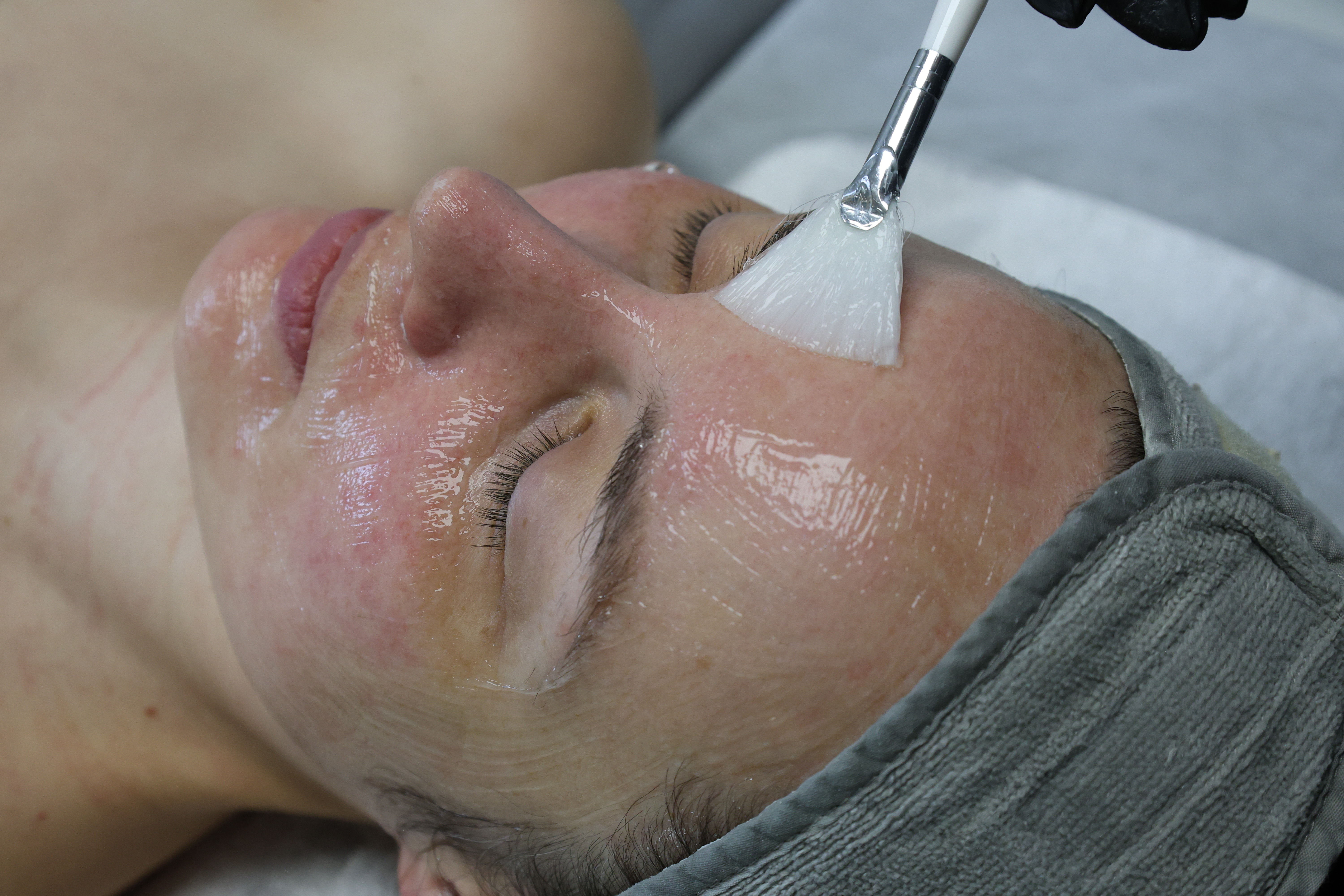 glowing skin facial treatment detail in Valencia