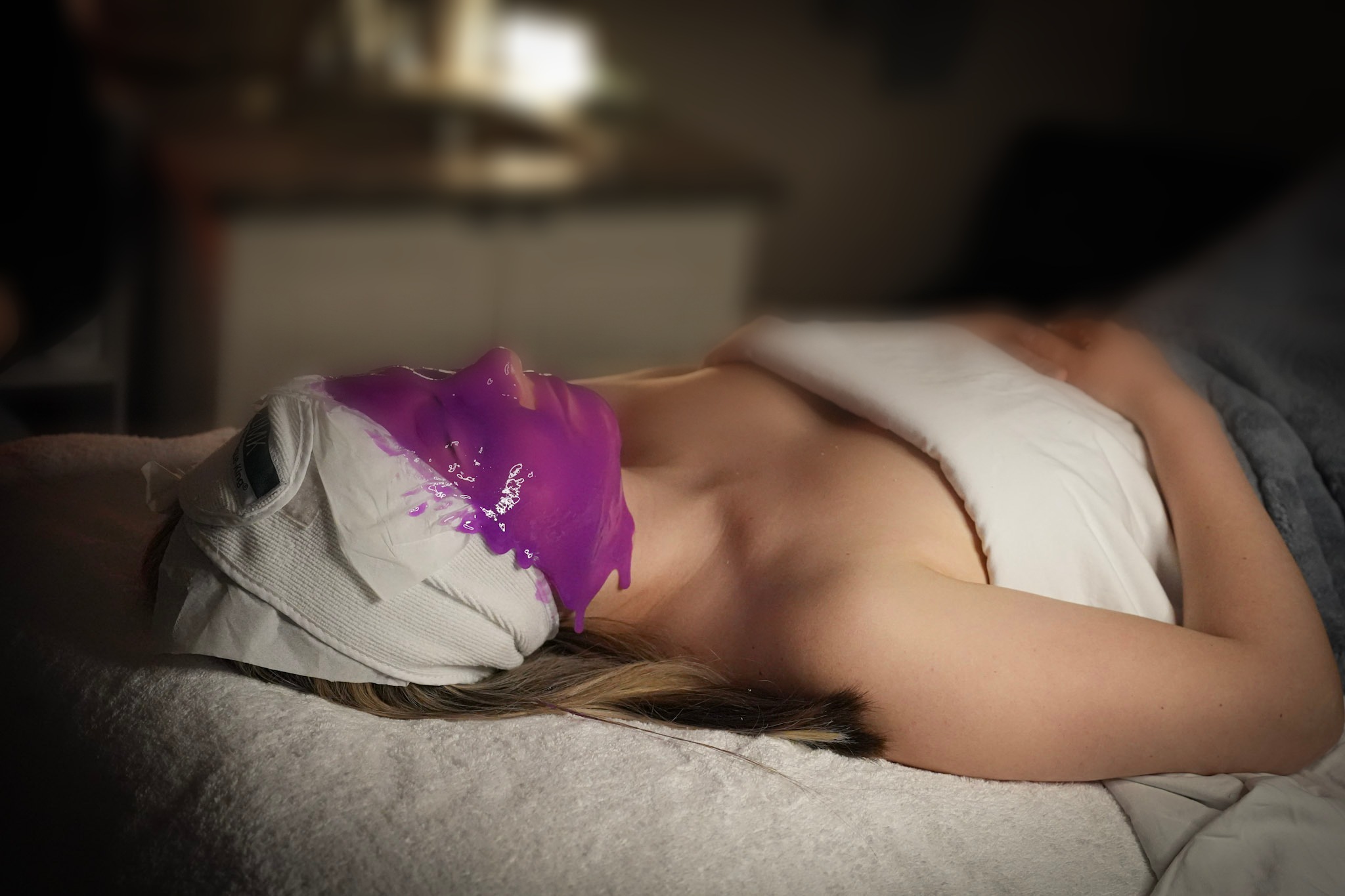 relaxing signature glow facial treatment in Valencia city center